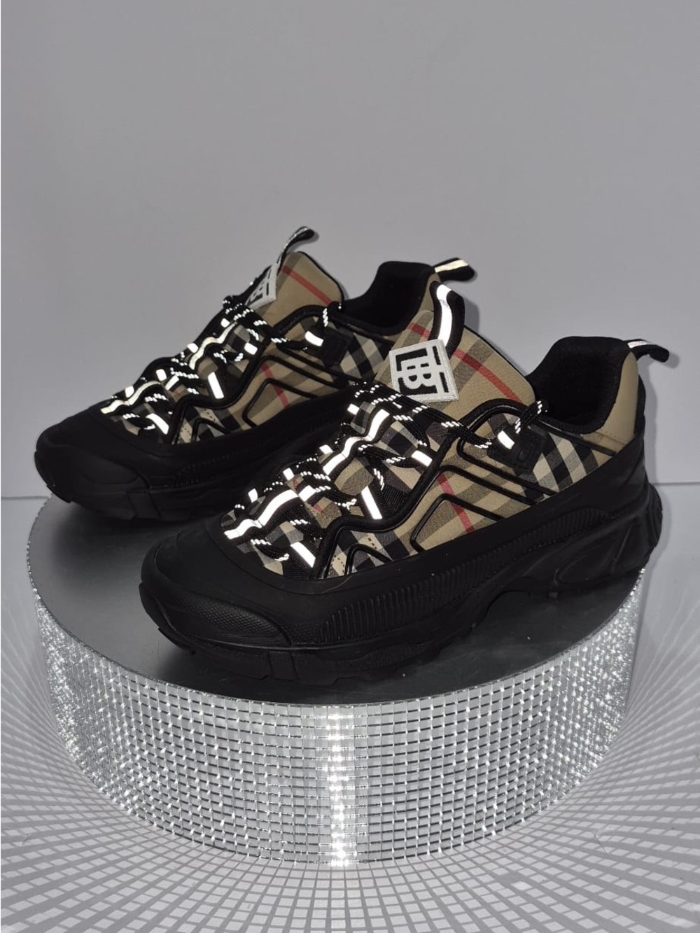 Burberry Black and Beige Check kids Sneakers size 3 Exellent condition
